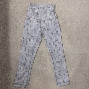 LULULEMON cropped 25” legging!
